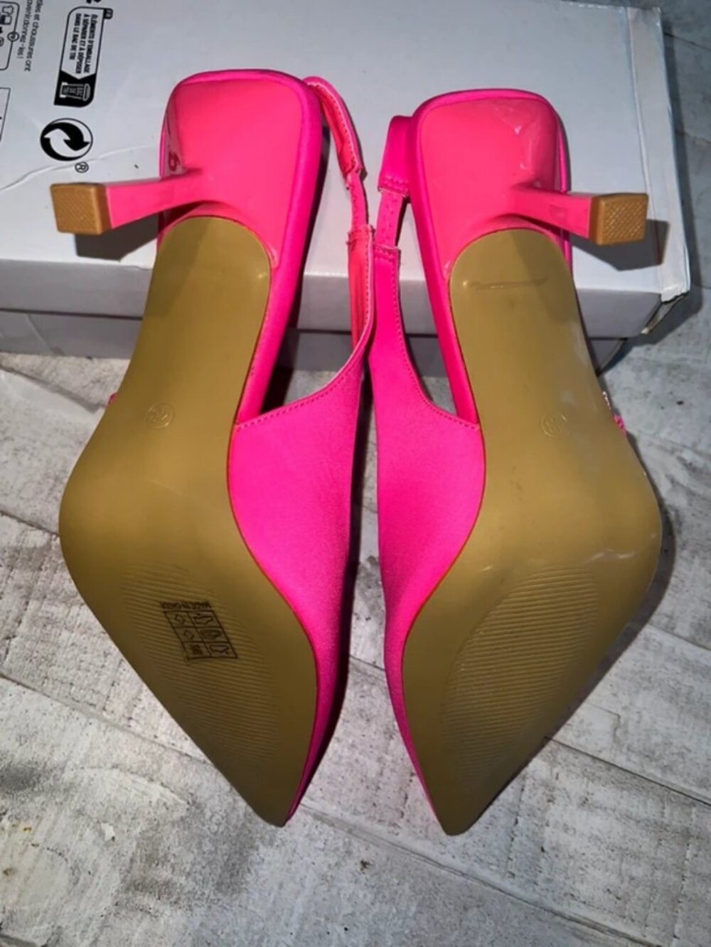 Pink pointed heel size 11 - Picture 2 of 3